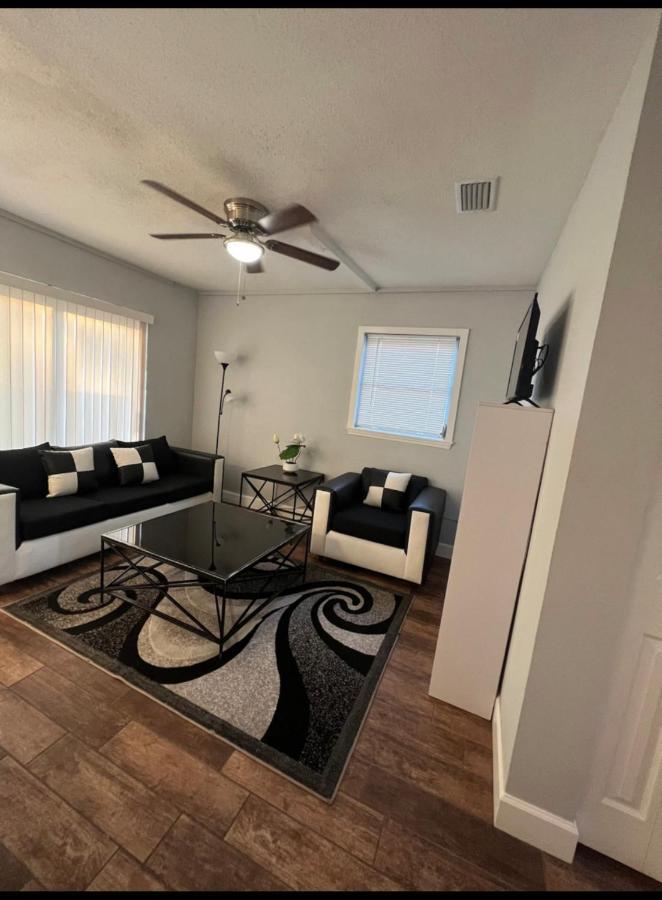 Lopez Place Tampa Exterior photo